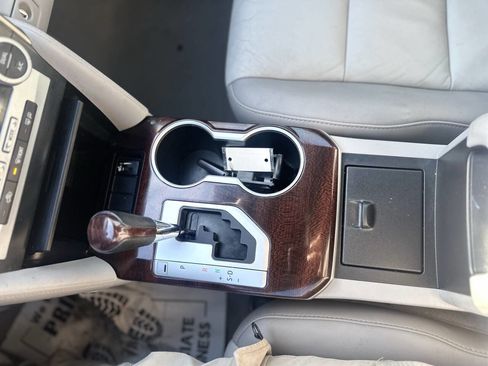 Used 2014 Toyota Camry XLE image 16