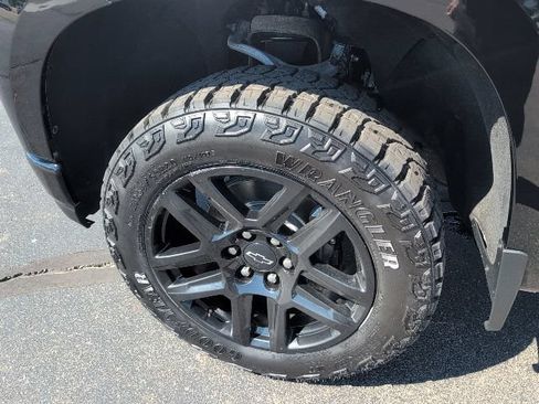 Used 2021 Chevrolet Silverado 1500 LT Trail Boss w/ Convenience Package II AWD/4WD image 17