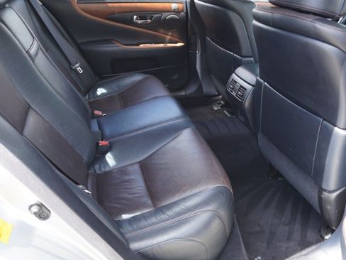 Used 2010 Lexus LS 460 w/ Sport Pkg RWD image 33