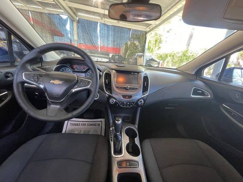 Used 2017 Chevrolet Cruze LT w/ Convenience Package FWD image 8