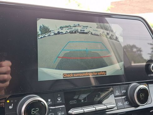 Used 2023 Toyota Highlander XLE AWD/4WD image 21