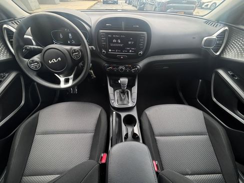 Used 2025 Kia Soul LX w/ LX Technology Package FWD image 31