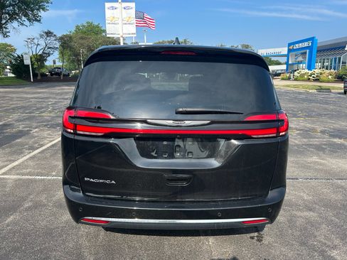Used 2025 Chrysler Pacifica Select FWD image 6