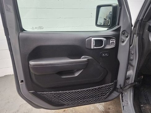 Used 2019 Jeep Wrangler Sport AWD/4WD image 9