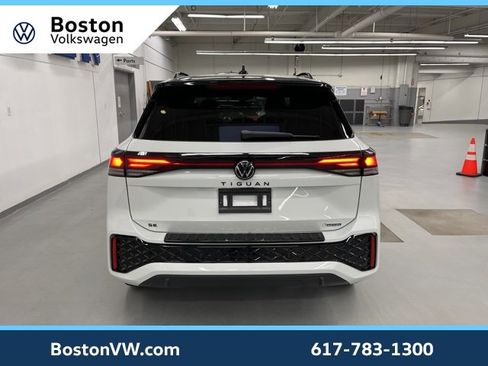 New 2026 Volkswagen Tiguan SE R-Line image 3