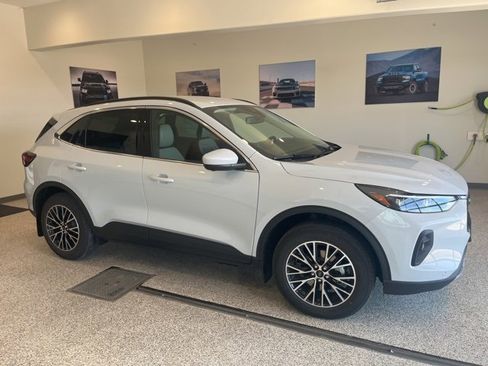 New 2025 Ford Escape SE w/ PHEV Premium Package image 1