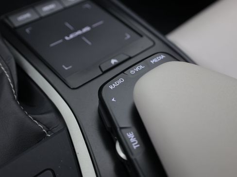 Used 2022 Lexus UX 200 w/ Accessory Package (Z1) FWD image 24
