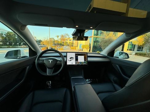 Used 2024 Tesla Model Y Long Range AWD/4WD image 22