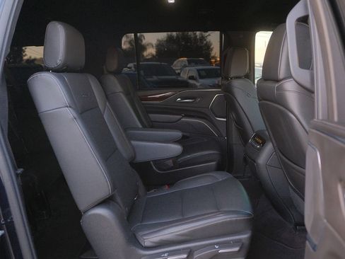 Used 2022 Cadillac Escalade ESV Luxury image 33