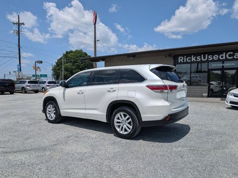 Used 2014 Toyota Highlander LE FWD image 9
