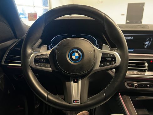 Used 2022 BMW X5 xDrive45e w/ M Sport Package image 11