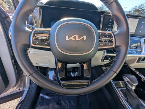 Used 2023 Kia Sorento SX image 21