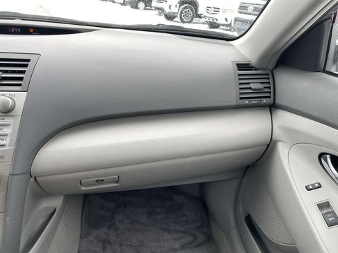 Used 2010 Toyota Camry LE image 16