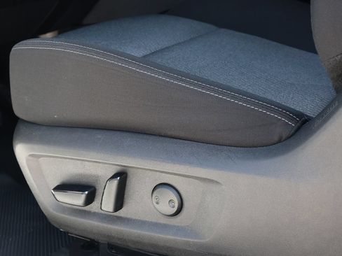 Used 2025 Nissan Rogue SV AWD/4WD image 29