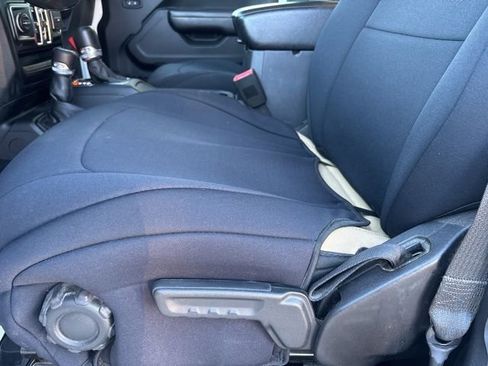 Used 2019 Jeep Wrangler Unlimited Sport S image 10