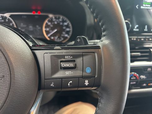 Used 2024 Nissan Pathfinder SL image 15