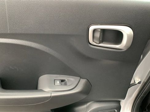 Used 2025 Hyundai Venue SEL image 20