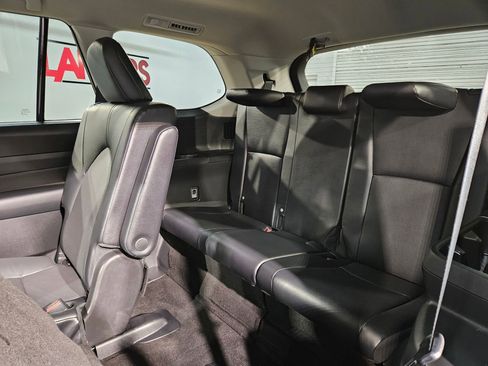 Certified 2025 Toyota Grand Highlander AWD image 37