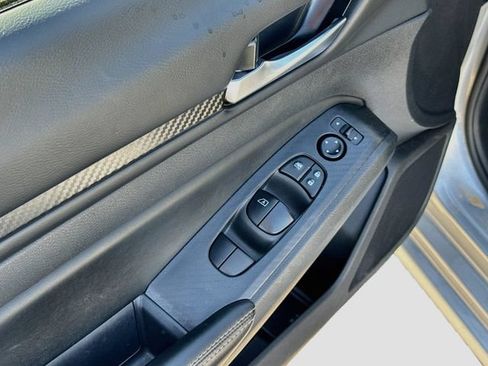 Used 2025 Nissan Altima 2.5 SV FWD image 17