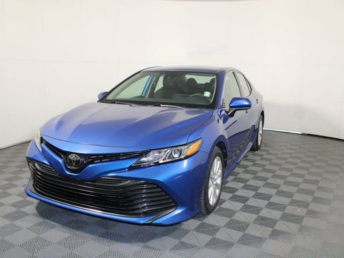 Used 2019 Toyota Camry LE image 4