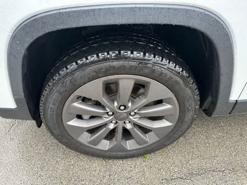 Used 2021 Jeep Cherokee Latitude Lux 80th Anniv w/ Quick Order Package 26U 80TH AWD/4WD image 3