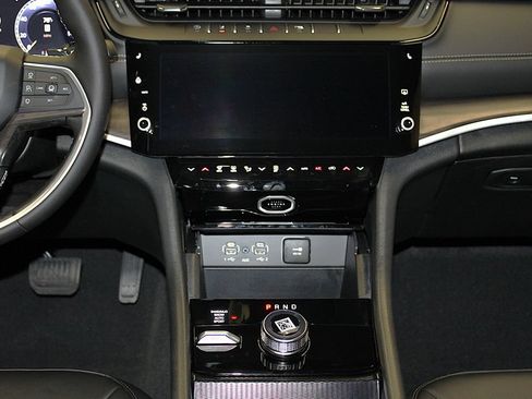 New 2026 Jeep Grand Cherokee L Limited w/ MOPAR Finishing Package AWD/4WD image 14