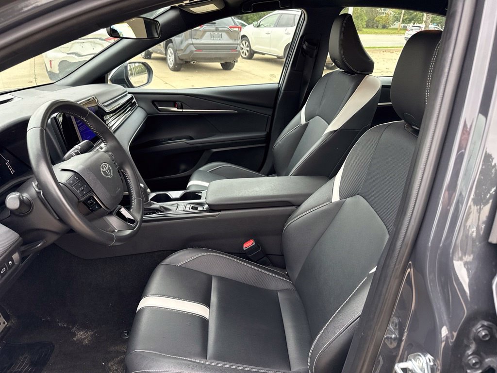 Used 2025 Toyota Camry SE FWD image 13