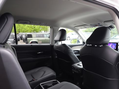 Used 2024 Toyota Grand Highlander AWD Hybrid image 10