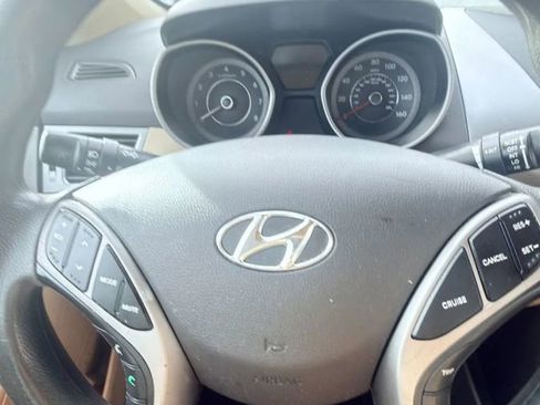 Used 2013 Hyundai Elantra GLS w/ Preferred Pkg image 3