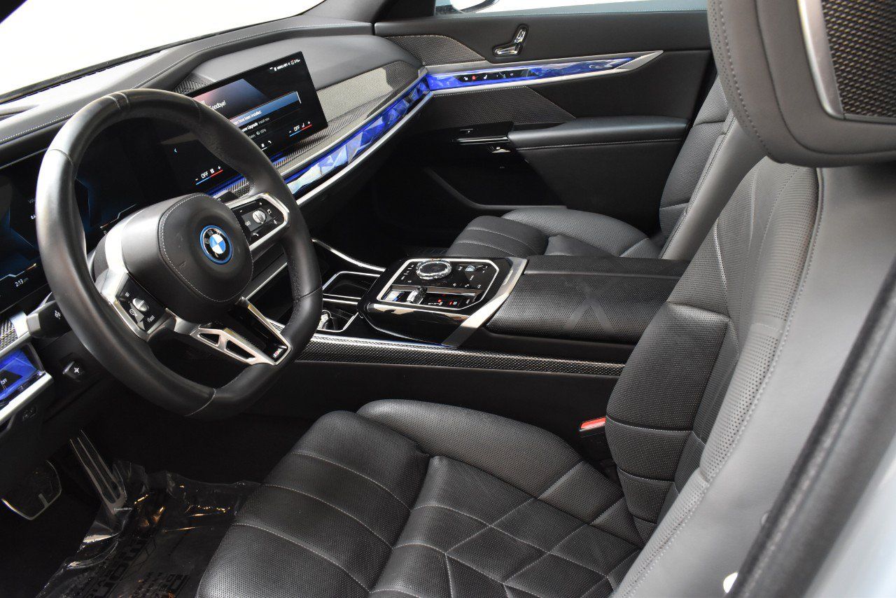 Used 2023 BMW i7 xDrive60 AWD/4WD image 14