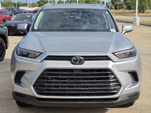 Used 2025 Toyota Grand Highlander FWD image 3