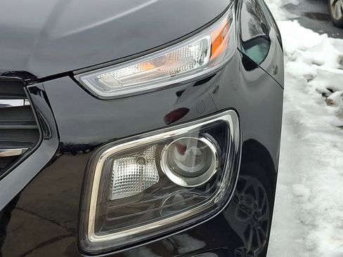 Certified 2023 Hyundai Venue SEL image 11