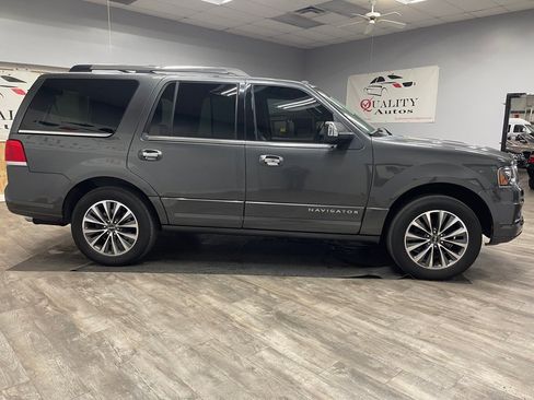 Used 2016 Lincoln Navigator Select RWD image 14