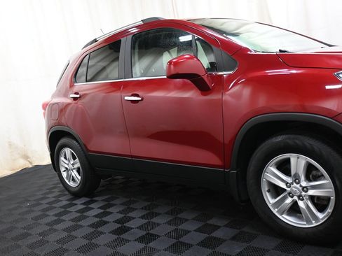 Used 2019 Chevrolet Trax LT w/ LT Convenience Package FWD image 18