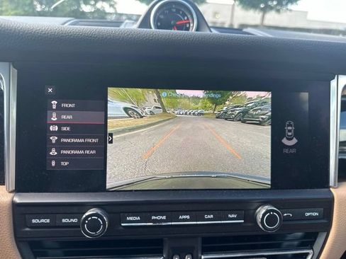 Used 2021 Porsche Macan AWD/4WD image 21