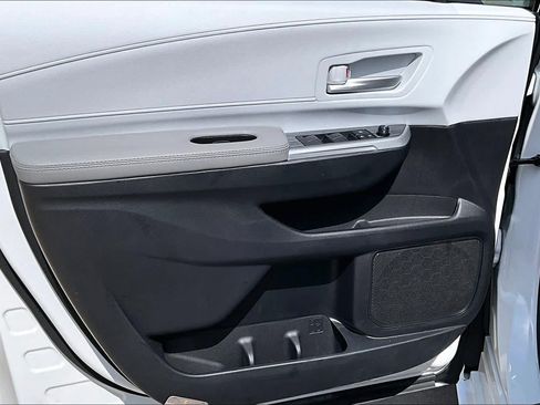 Used 2026 Toyota Sienna XLE FWD image 26