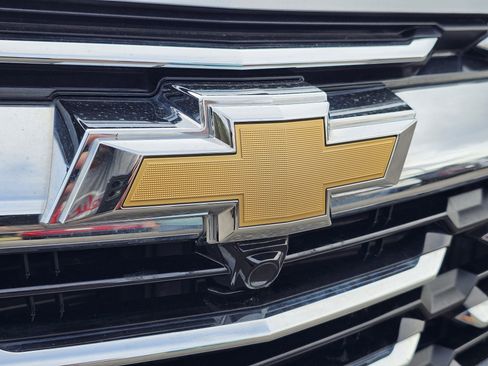 Used 2025 Chevrolet Equinox LT image 3