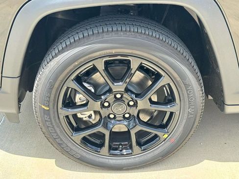 New 2026 Jeep Compass Latitude AWD/4WD image 4