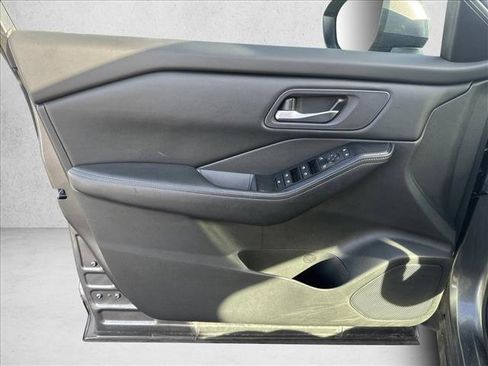 Used 2024 Nissan Rogue SV image 10