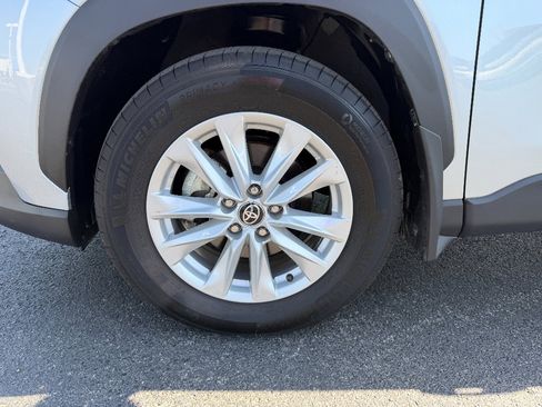 Used 2023 Toyota Corolla Cross LE FWD image 9