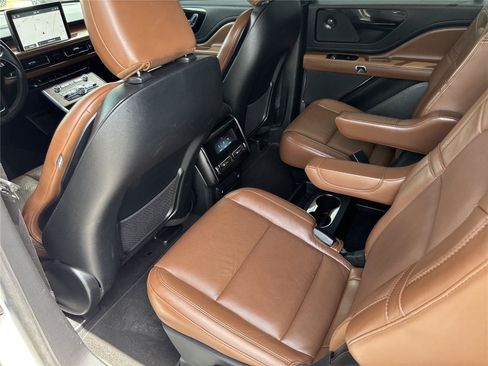 Used 2022 Lincoln Aviator Reserve RWD image 32
