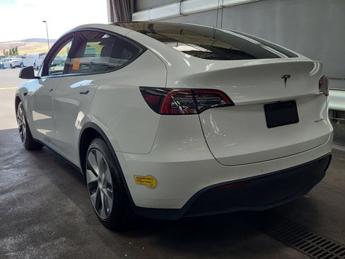 Used 2022 Tesla Model Y Long Range AWD/4WD image 8