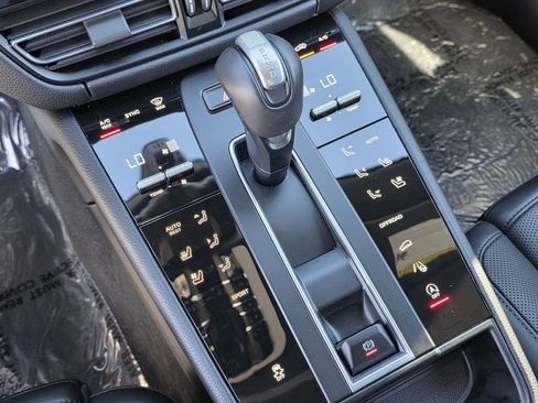 New 2026 Porsche Macan image 26