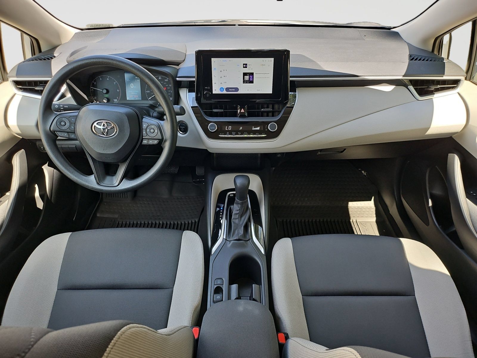 Used 2025 Toyota Corolla LE w/ Convenience Package FWD image 16