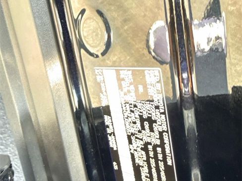 Used 2022 Toyota Venza LE image 17