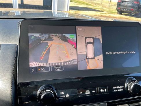 Used 2024 Nissan Armada SL image 17