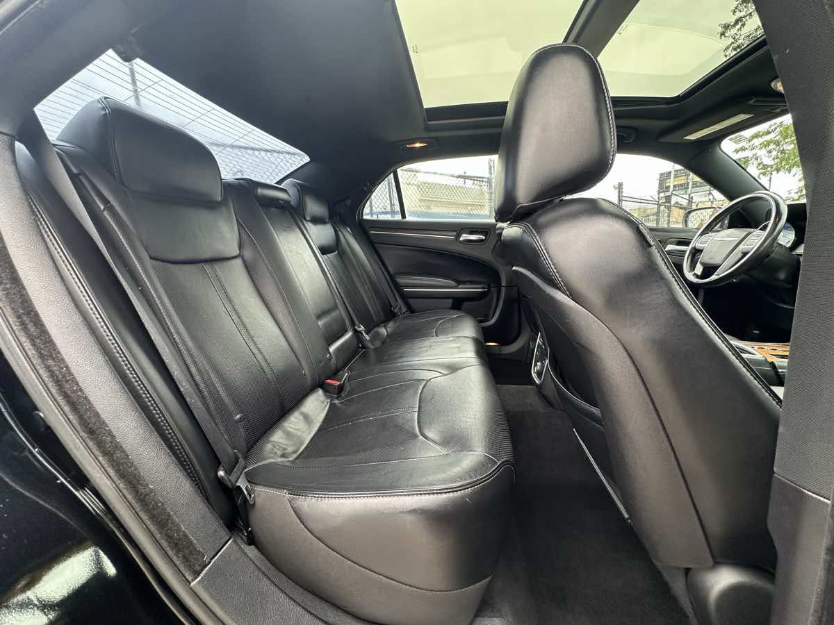 Used 2014 Chrysler 300 C w/ Harman/Kardon Audio Group RWD image 36