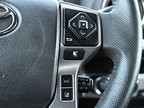 Used 2022 Toyota Tacoma Limited AWD/4WD image 35