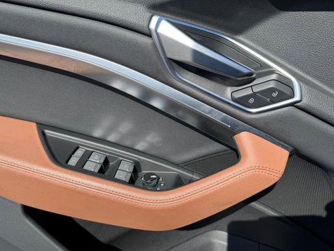 Used 2022 Audi e-tron Premium Plus w/ Premium Plus Package image 15