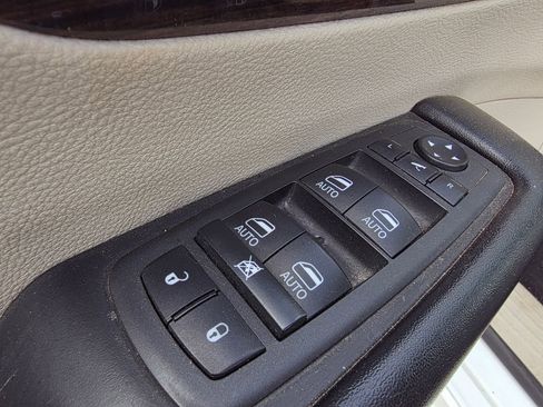 Used 2022 Chrysler Pacifica Limited FWD image 12